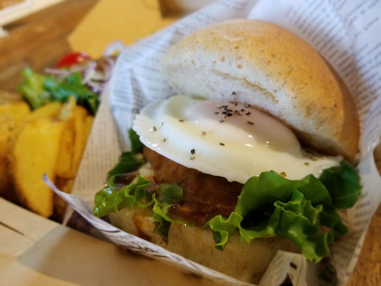 和牛ロコモコバーガー