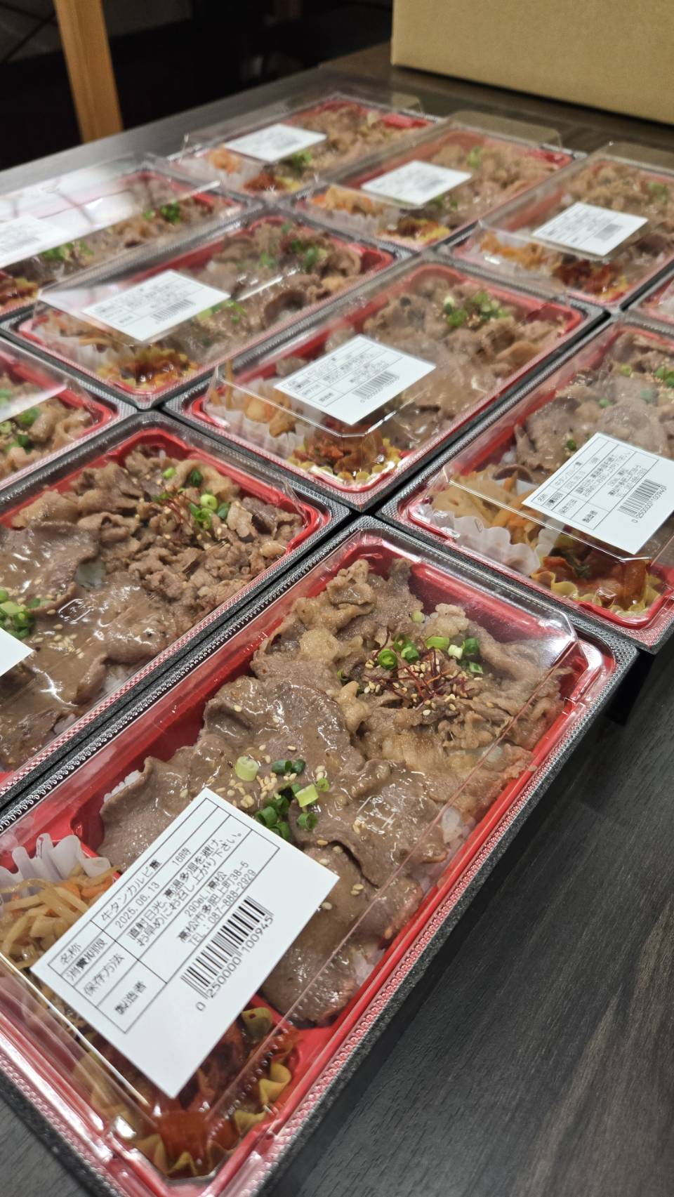 【高松市内 宅配】企業様の説明会用に「特選牛タン＆カルビ重弁当」を13個お届けしました｜請求書払い対応