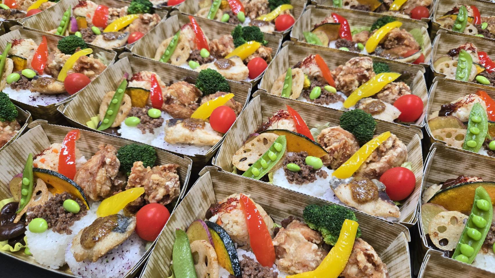 県外ゲストのおもてなしに人気！「讃岐おにぎり弁当」1,380円