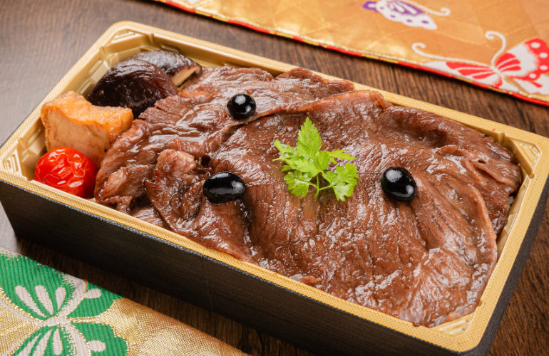 出汁めし香る「黒毛和牛すき焼き重」—極上の一折