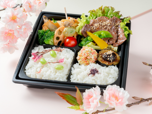 春を感じるお花見弁当！焼肉弁当2種のご紹介の写真